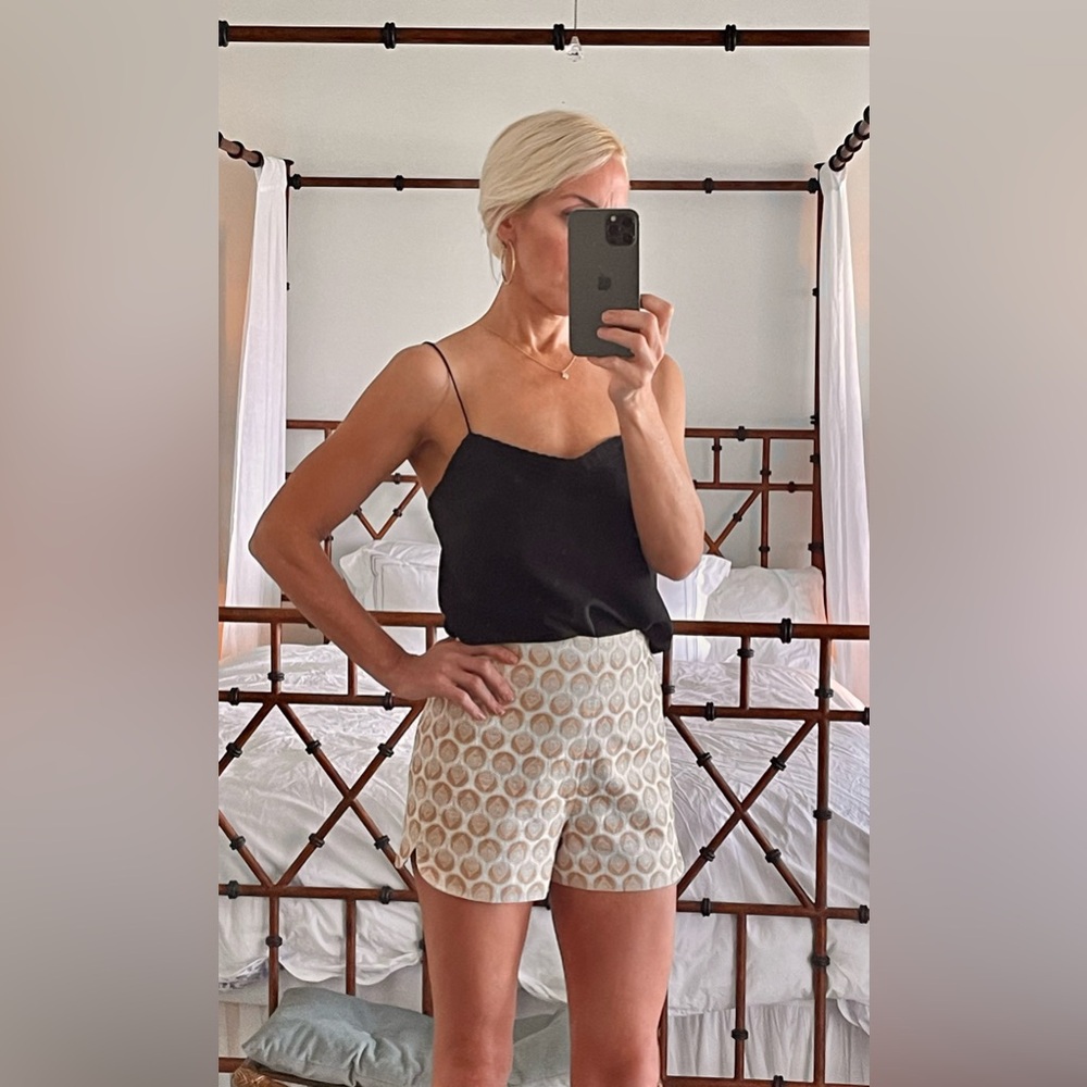 Corey Lynn Calter, size 0, Gold and white Patterned Shorts